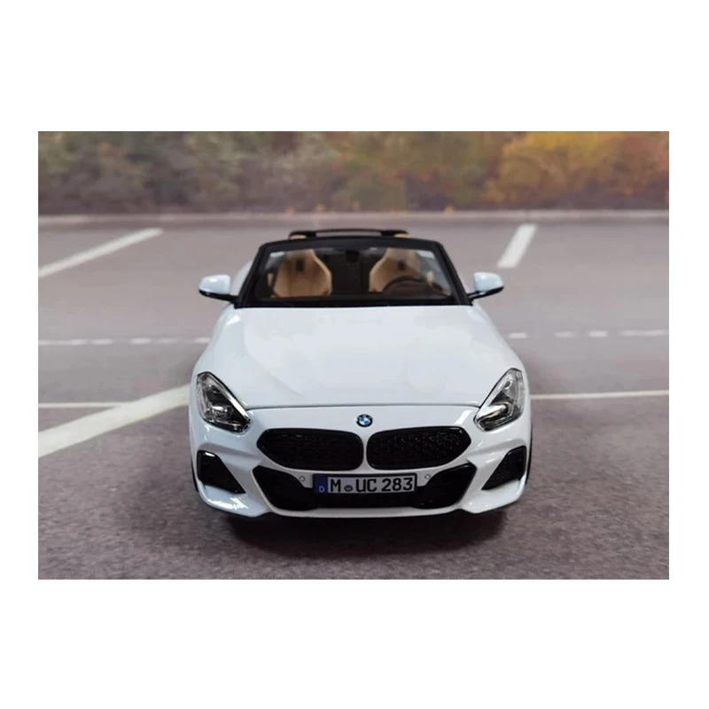 Bburago 1:24 Méretarány BMW Z4 alufelni versenyautó Alufelni Luxus Jármű Fröccsöntött Autó Modell Játék Gyűjtemény Ajándék 1